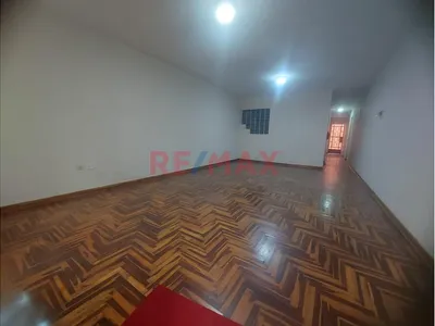 Venta Departamento – 1Er Piso De 160M², Urb. Elio , Cercado De Lima