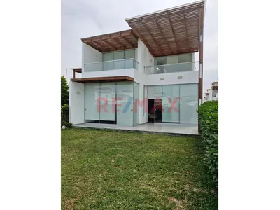 Venta De Casa De Playa En Condominio Mikonos Con 2 Estacionamientos