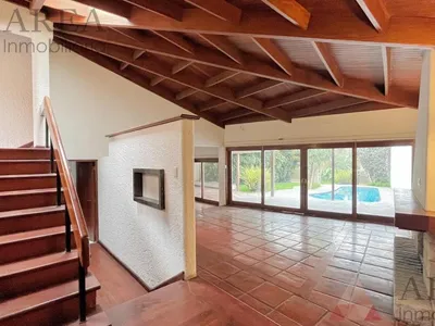 Casa en venta · Calle Laguna Chica 400, La Molina · 350 m², 3 dorm.