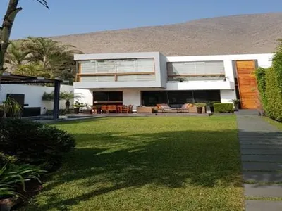 Venta de Casa en La Molina - Lima 4 Dormitorios
