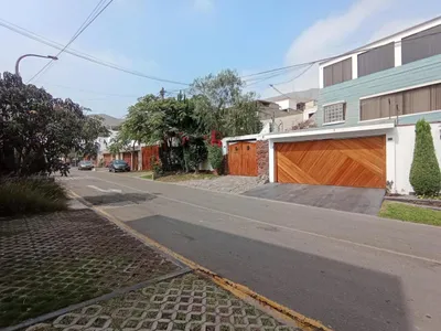 Venta de Casa en Santiago de Surco - Lima 4 Dormitorios
