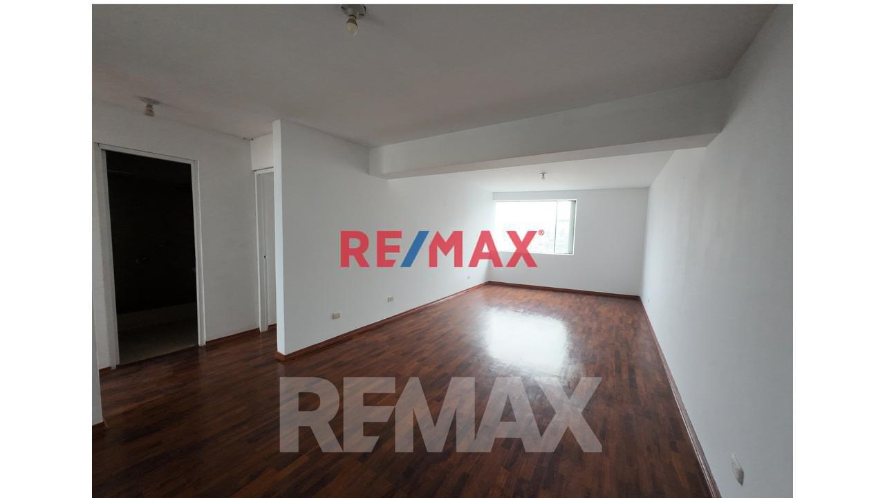 Vendo Amplio Departamento 86 M2 + Cochera En Av Benavides Y La Paz   Miraflores