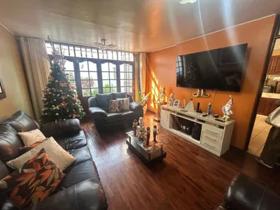 Venta de Casa en Santiago de Surco - Lima 5 Dormitorios