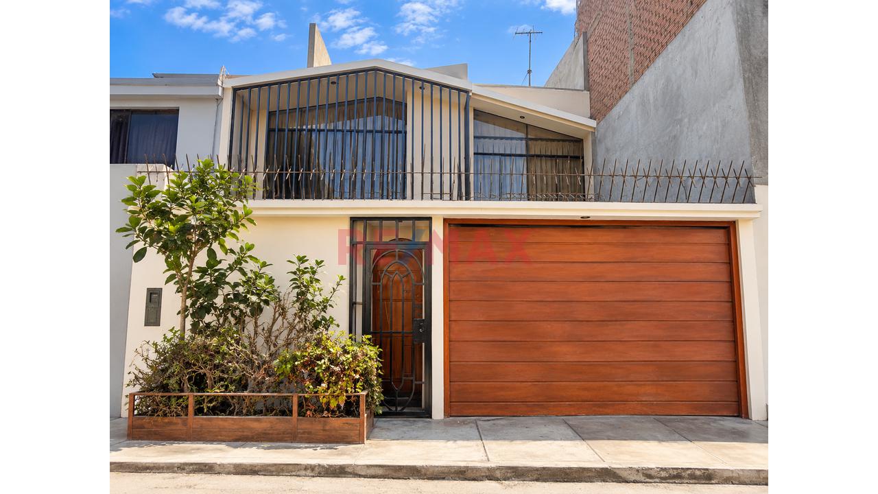 🏡 ¡Casa En Venta En Ate! Amplia, Iluminada Y Cerca De Javier Prado ✨