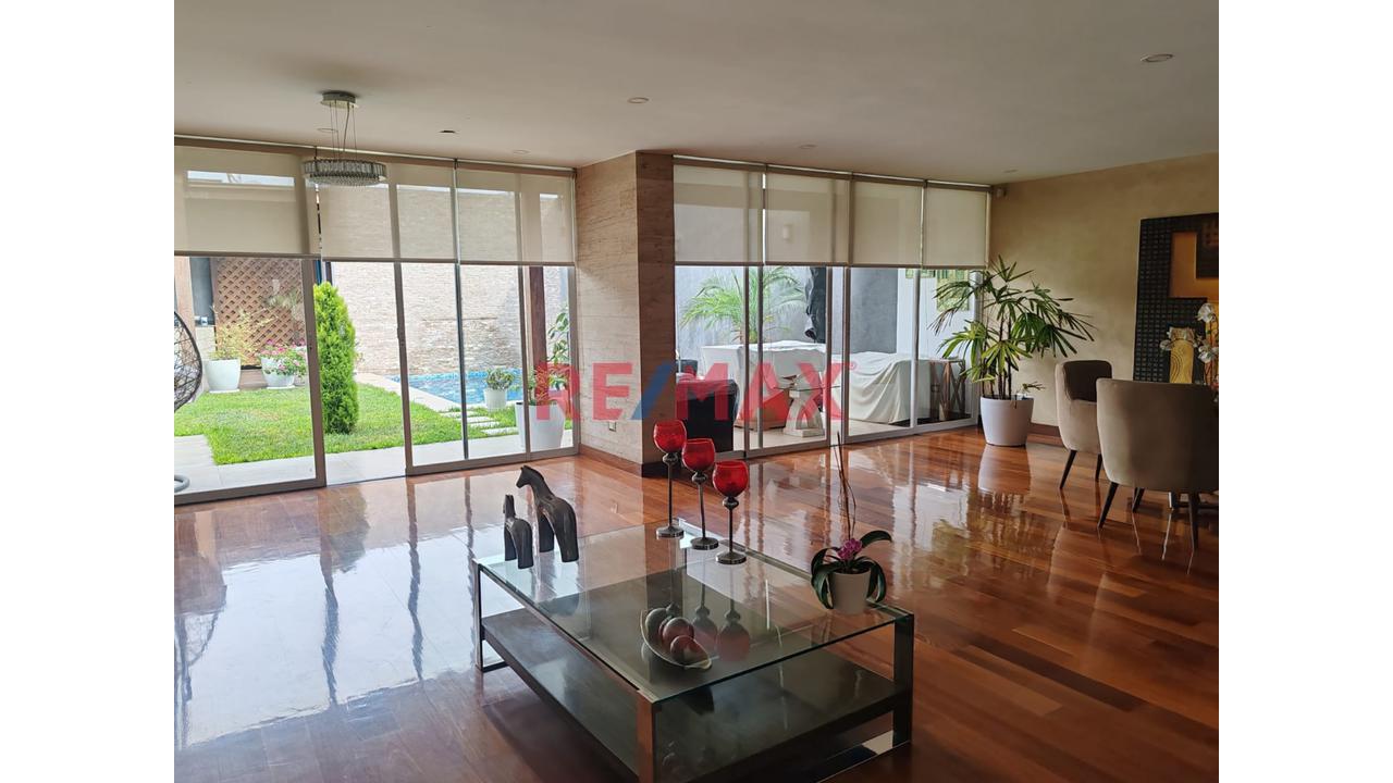 Vendo Casa En Zona Exclusiva De La Molina Con Piscina
