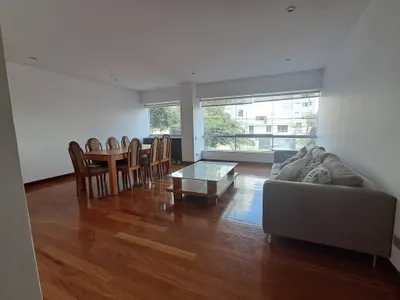 VENDO DEPARTAMENTO CON SALIDA DIRECTA A PARQUE.