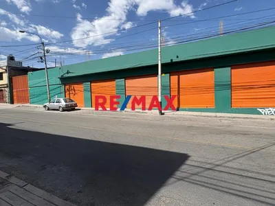 ¡Amplio Local Comercial Con Alta Exposición Y 5 Accesos A La Calle!