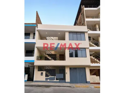 Venta De Hermoso Departamento A  Espalda Del Hospital Sergio Bernales Collique Primera Zona
