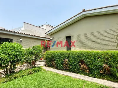 Vendo Casa Como Terreno - Frente A Parque