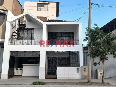 Se Vende Casa De 3 Pisos En Av. Modelo - 140 M2