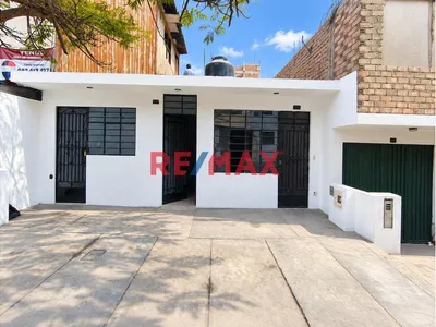 🔥 Casa De 1 Piso En Venta Como Terreno – 200 M² | Cda 22 Av Las Flores, Sjl – Us$ 220,000
