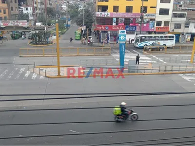 Venta De Local  3 Pisos  En Plena  Avenida Comercial  Tupac  Amaru