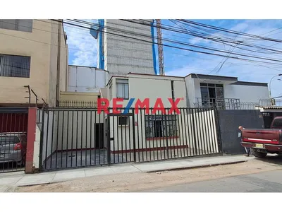 ¡Oportunidad Única! Casa En Venta En Urb. Los Sauces, El Rosal, Surquillo