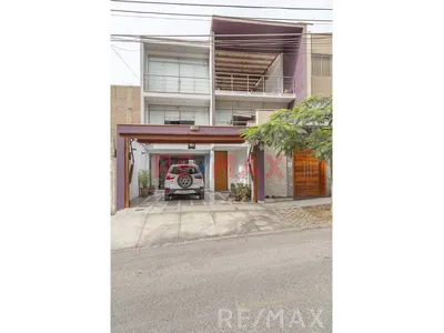 Alquiler | Exclusiva Casa Familiar Con Departamento Independiente, Amplio Sótano Y Terraza Bbq En La Molina