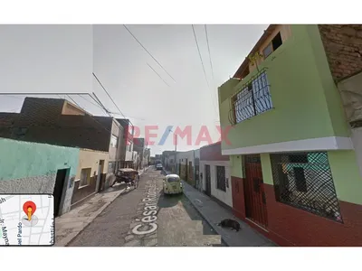 Casa Dos Pisos - En Venta - Barrios Altos