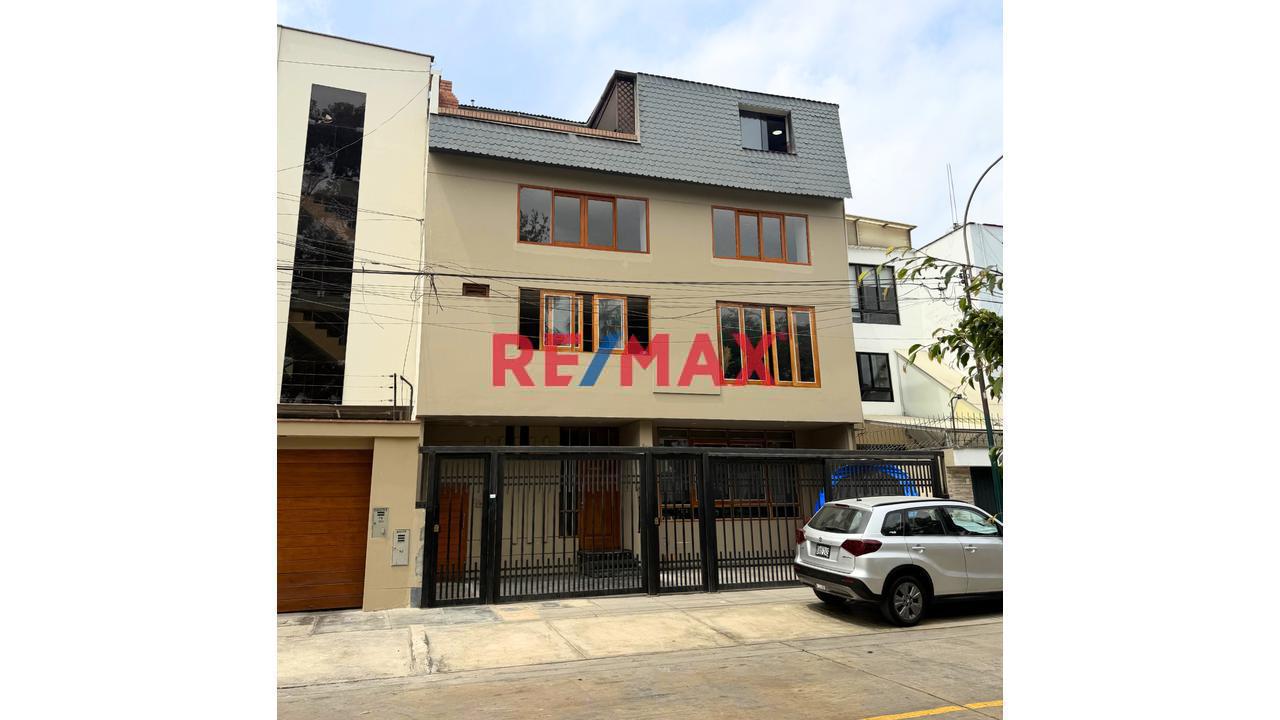 Amplio Duplex Frente A Parque En Surco 🏡