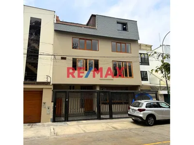 Amplio Duplex Frente A Parque En Surco 🏡