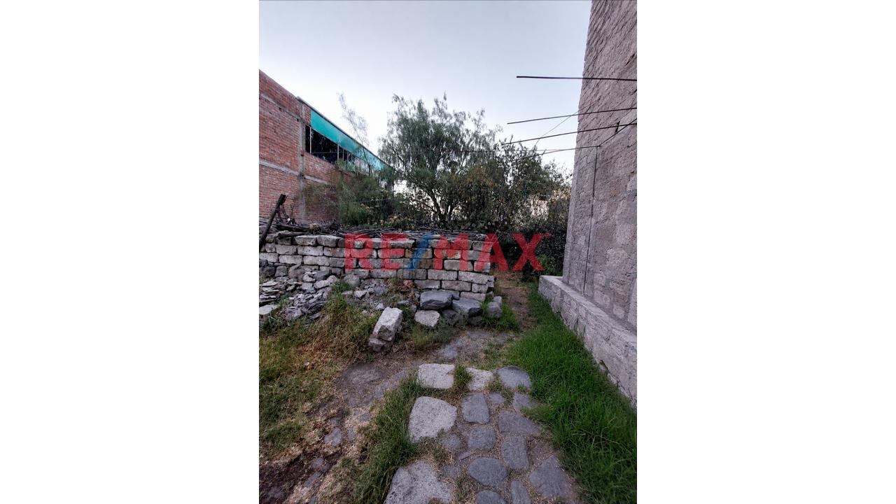 ¡Gran Oportunidad! Terreno De 350 M² ,Cerca Plaza Umachiri En Mariano Melgar – Ideal Para Vivienda O Negocio 🚨 🏡🏗️📈