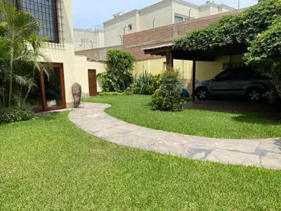 Venta de Casa en Santiago de Surco - Lima 4 Dormitorios