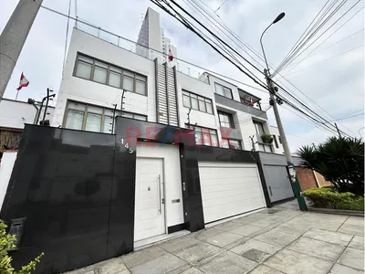 Alquilo Oficina De 482 M²: Totalmente Implementada En Surquillo Límite Con San Isidro