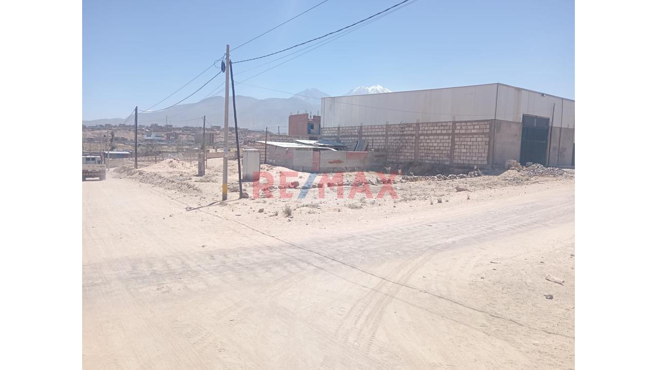 Oportunidad De Inversión: Terreno De 500 Mt² En Esquina - Cerro Colorado