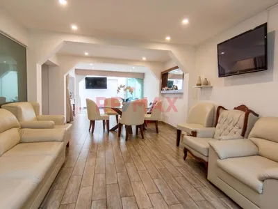 Venta De Amplia Casa Remodelada En Urb. San Antonio – Bellavista