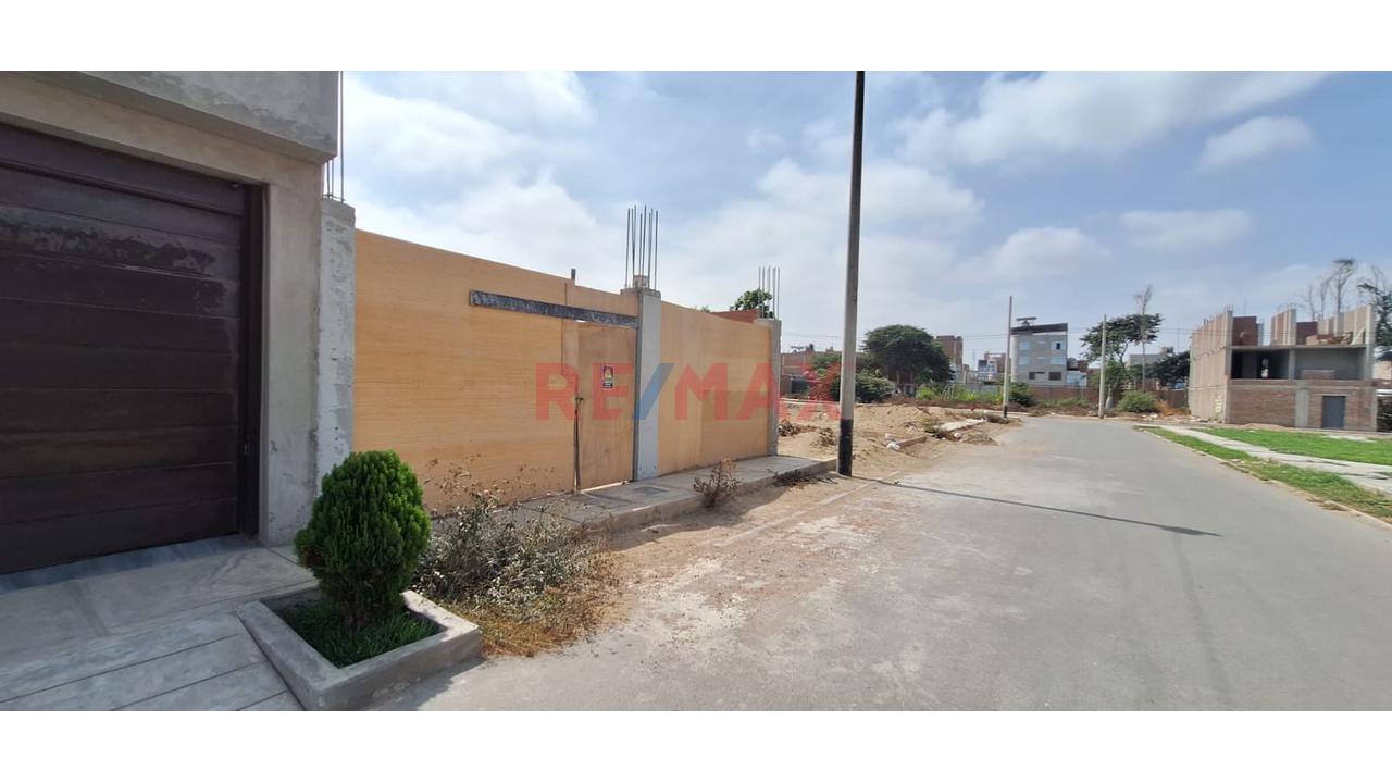 Terreno En Venta Bases Para 4 Pisos - A 2 Cuadras De La Av. El Cortijo $130,000