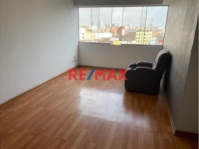 Departamento En Quinto Piso - 3 Dormitorios - Cochera Y Deposito