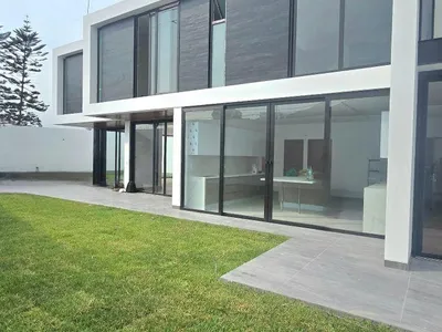 Casa en venta · Avenida Rinconada del Lago, La Molina · 445 m², 4 dorm.
