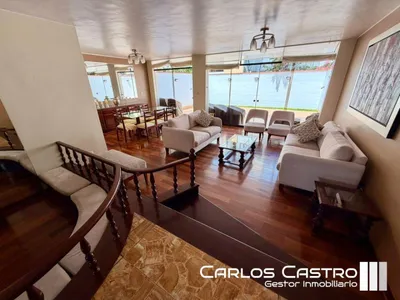 Venta de Casa en Santiago de Surco - Lima 5 Dormitorios