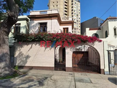 Venta De  Casa En San Isidro A 2 Cuadras Del Olivar!!!