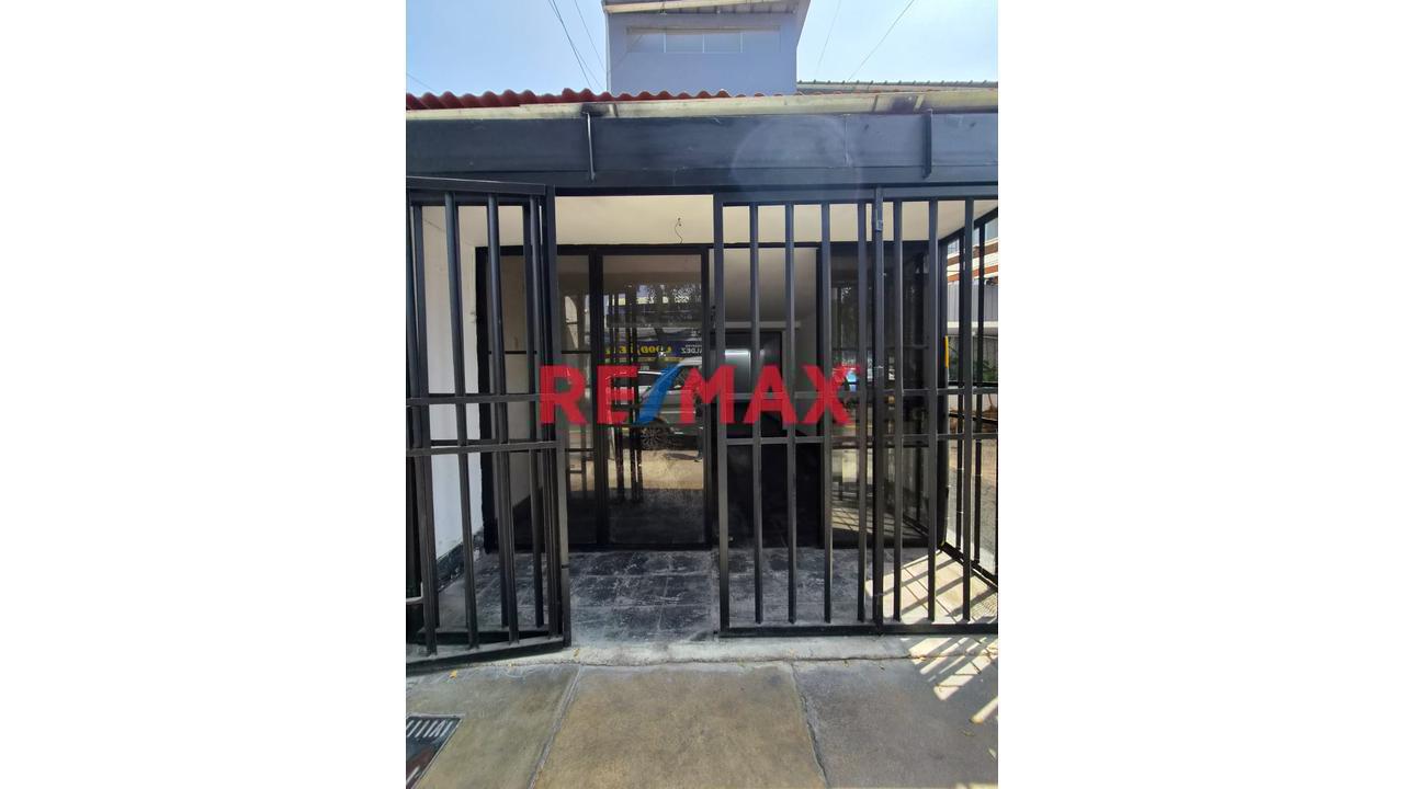 Se Alquila Local Comercial En Av Benavides