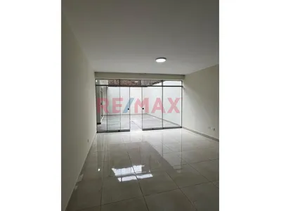 Ocal Comercial De Estreno En Alquiler | 100 M² | Primer Piso | Puerta A La Calle