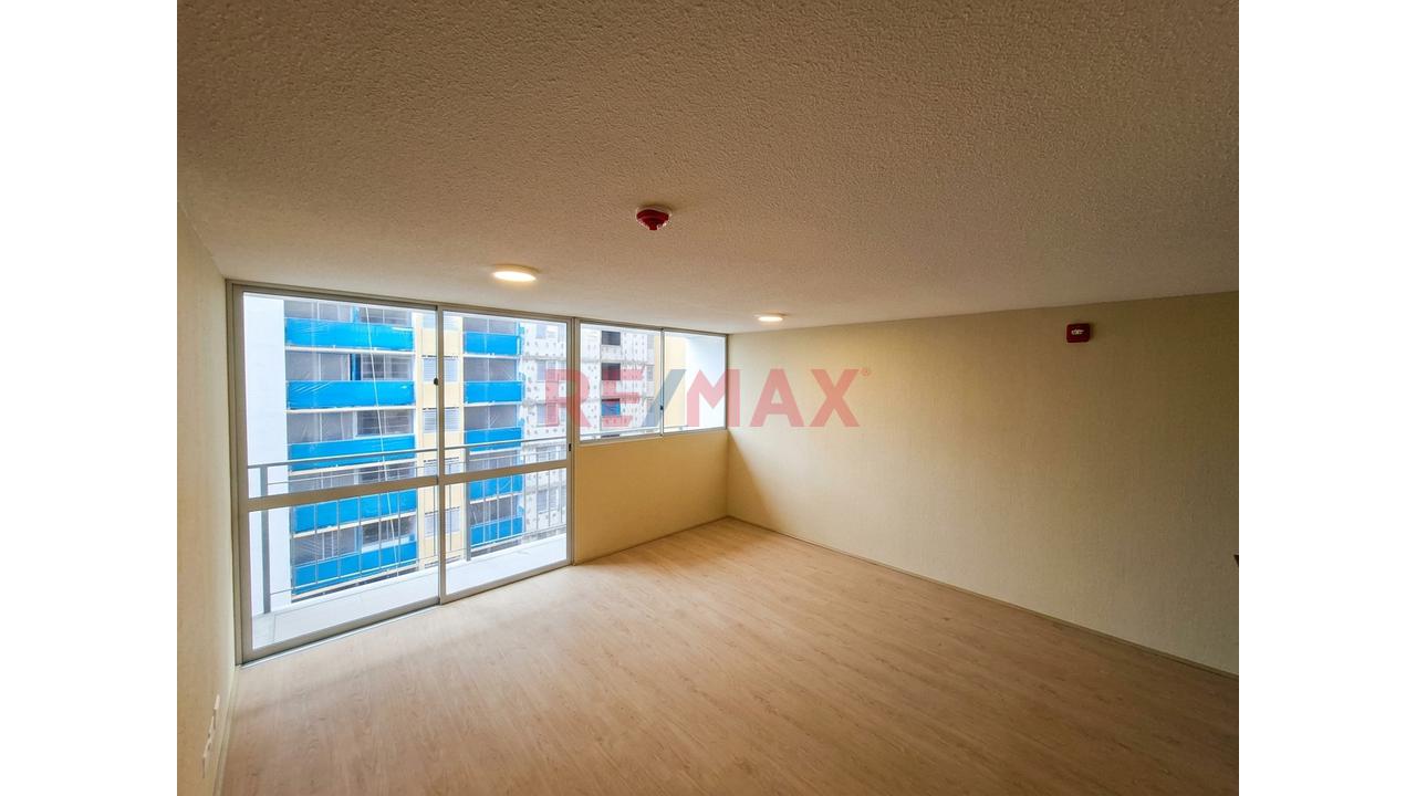 ¡Alquiler De Estreno En Cercado, Av. Colonial! | 3 Dorm. + Balcón + Áreas Comunes