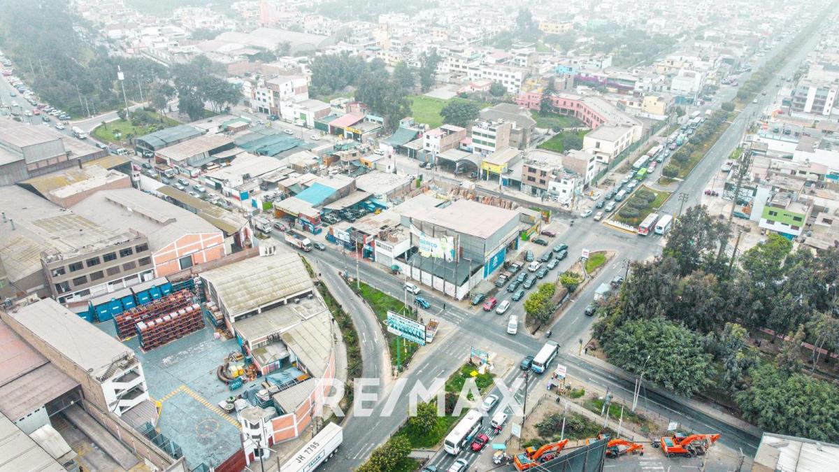 Venta de Local Industrial en Ate - Lima 6 Dormitorios 