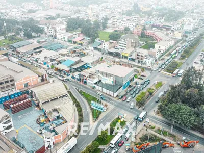 Venta de Local Industrial en Ate - Lima 6 Dormitorios 