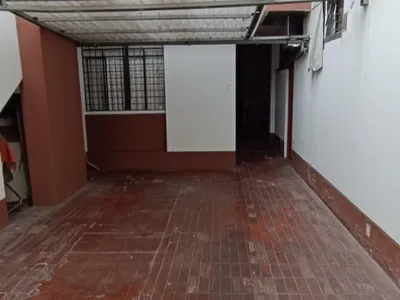 Venta De Amplio Local Comercial En Surquillo, Primer Piso, Ingreso Por La Av. Aviación, Frente Al Inen / Zonificación: Cz (Comercio Zonal)