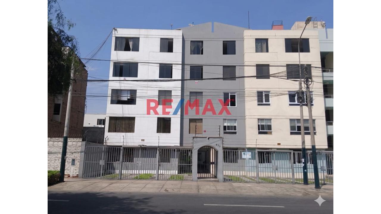 Departamento En Venta En Av. Monte De Los Olivos 973 – Dpto. 5 Piso Sin Ascensor, Santiago De Surco