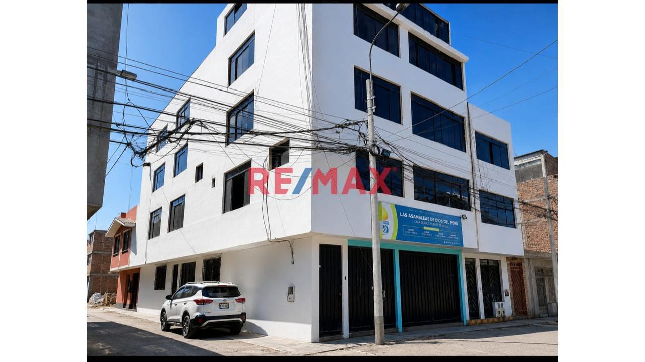 Se Vende Casa De 5 Pisos En Urb. Santa Cecilia S.M.P.