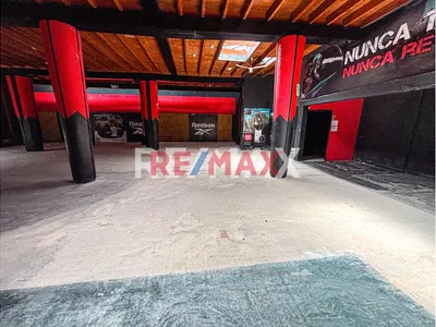 Amplio Local Comercial A Un Paso Del Parque Kennedy - Miraflores