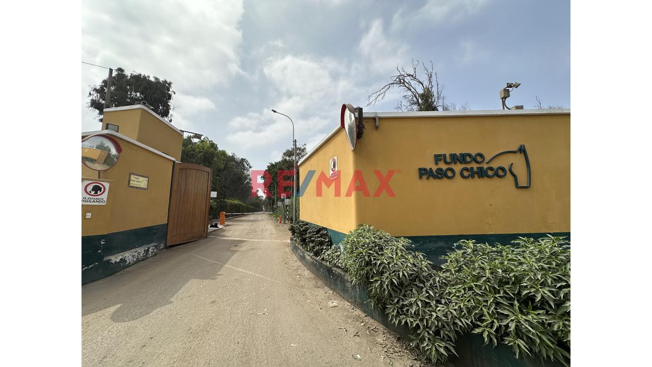 Terreno En Esquina Con Dos Frentes En Condominio Exclusivo Cerrado