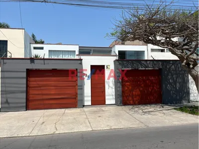 Casa en alquiler · Jr. Océano Artico 326, Santiago de Surco · 260 m², 5 dorm.