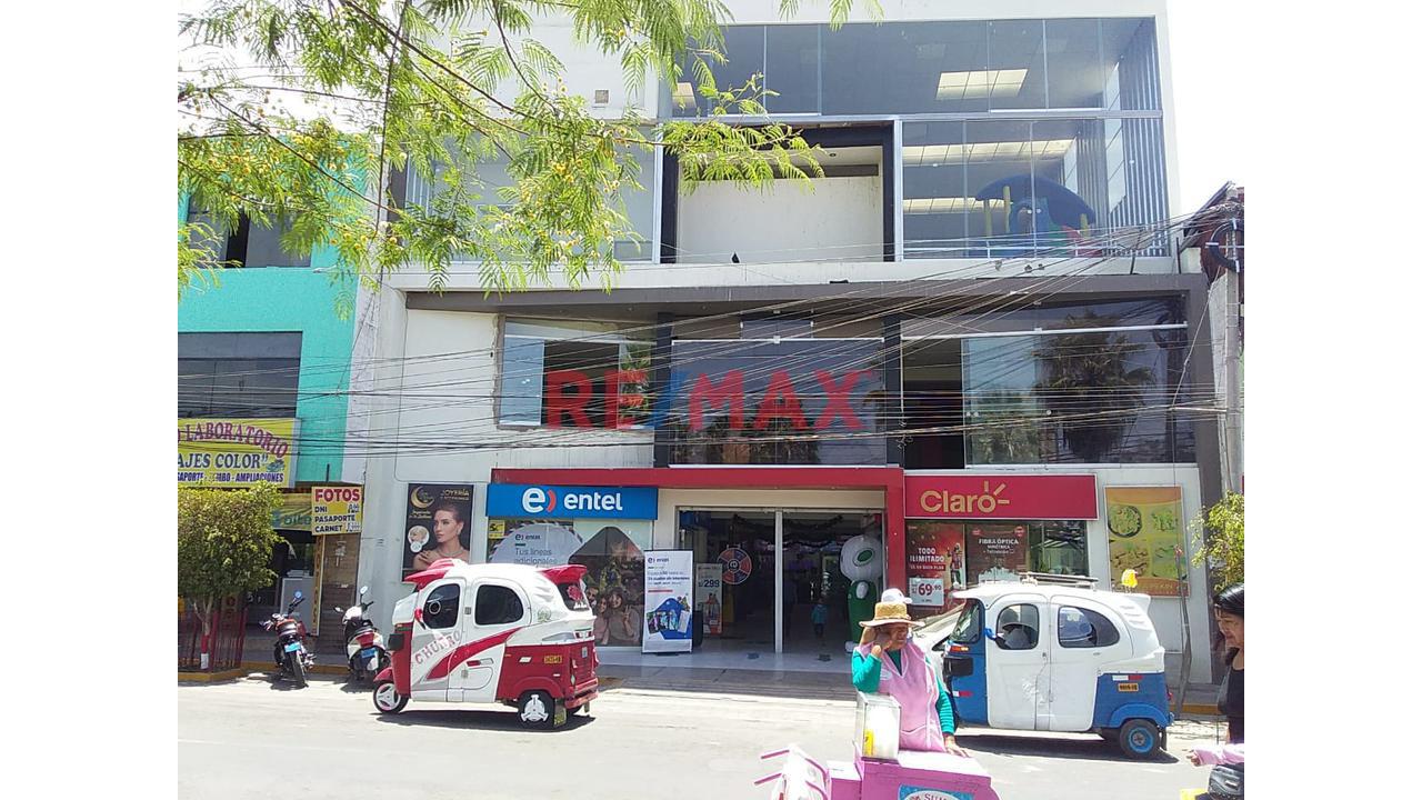 🏢 Edificio Comercial — Plaza Pedregal  📍 Frente A Plaza Pedregal · Zona Bancaria Y Comercial · Arequipa, Perú