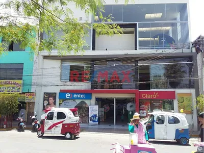 🏢 Edificio Comercial — Plaza Pedregal  📍 Frente A Plaza Pedregal · Zona Bancaria Y Comercial · Arequipa, Perú