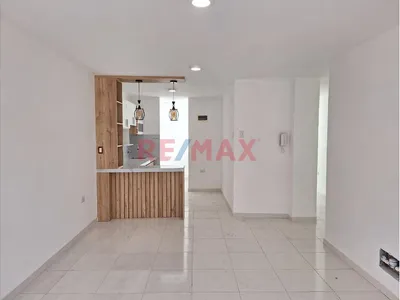 Se Vende Departamento En San Juan De Lurigancho, Urb La Huayrona