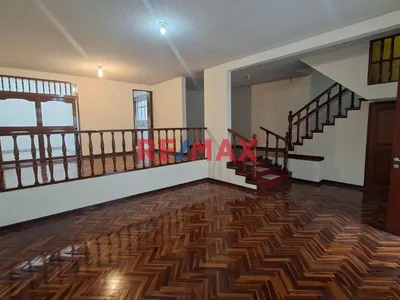Se Alquila Casa En La Molina