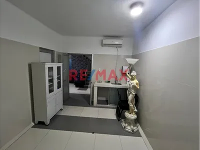 Oficina/Consultorio Funcional  - Primer Piso Con Area De Espera Y Baño Común