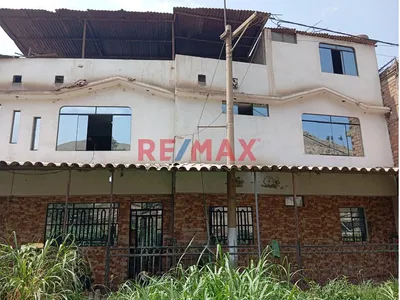 Se Vende Casa De 3 Pisos – Cerca A La Escuela De Policías – Av. Asháninka