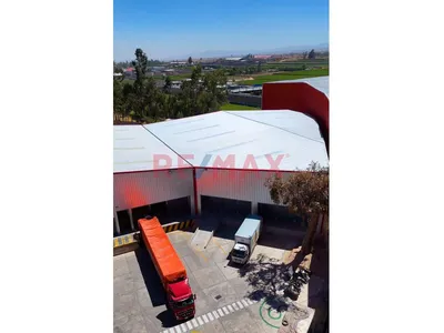 🏭 Nave Industrial En Alquiler – Ubicación Estratégica Cerro Colorado