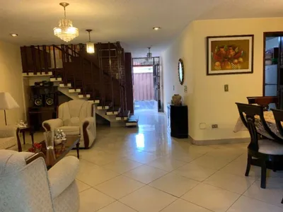 Venta de Casa en La Molina - Lima 6 Dormitorios